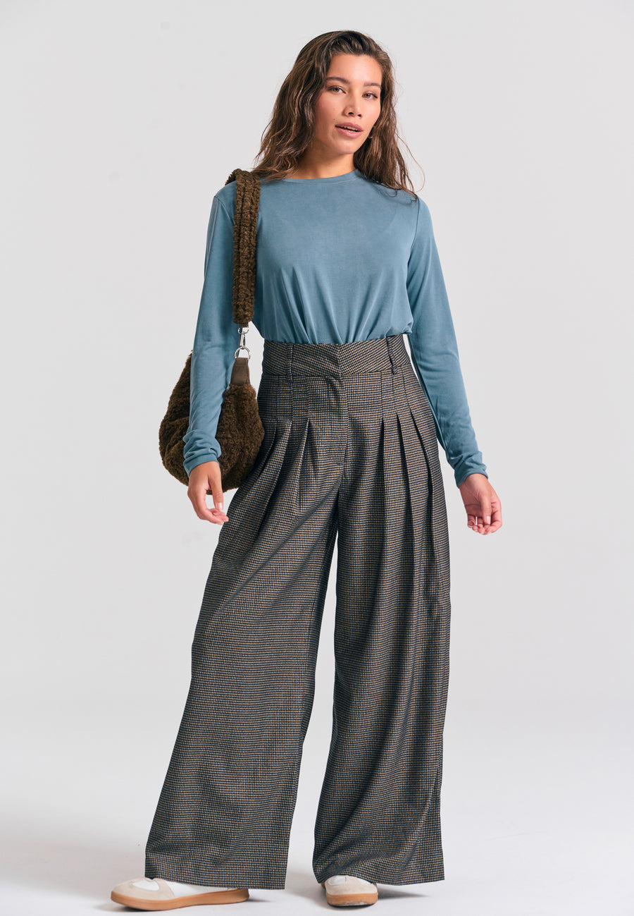 Tricou cu guler rotund și mânecă lungă