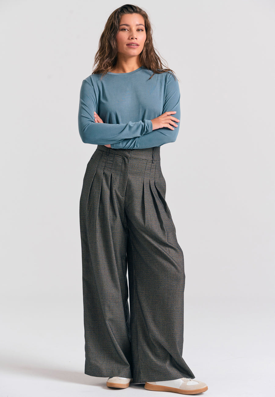 Tricou cu guler rotund și mânecă lungă