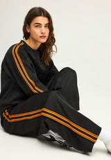 Pantaloni jogger cu croi larg și bandă laterală