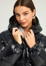 Jachetă lungă pufoasă cu croială regulată și glugă