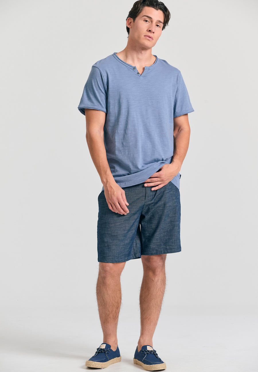 Tricou cu guler henley și croiuri brute - The essentials - Albastru fumuriu