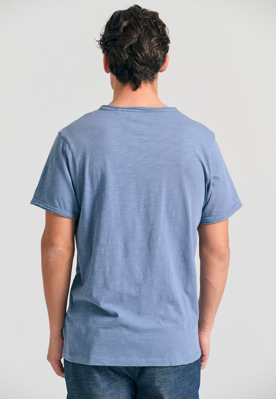 Tricou cu guler henley și croiuri brute - The essentials - Albastru fumuriu