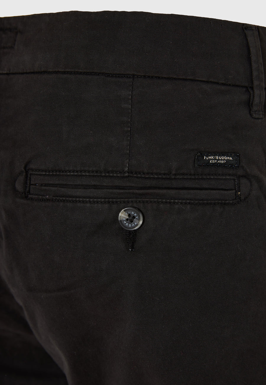 Pantaloni chino pentru bărbați - Esențiale