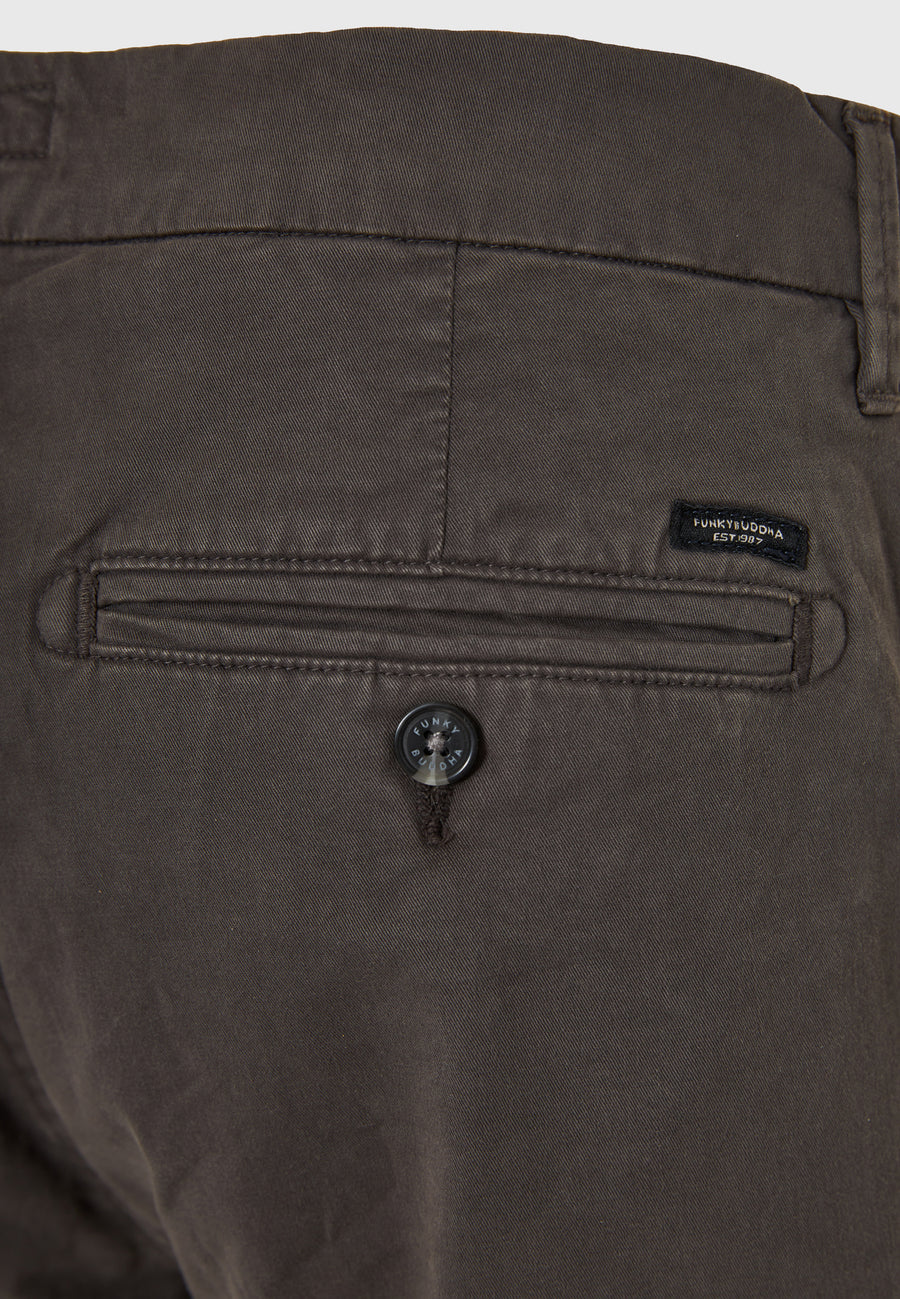 Pantaloni chino pentru bărbați - Esențiale