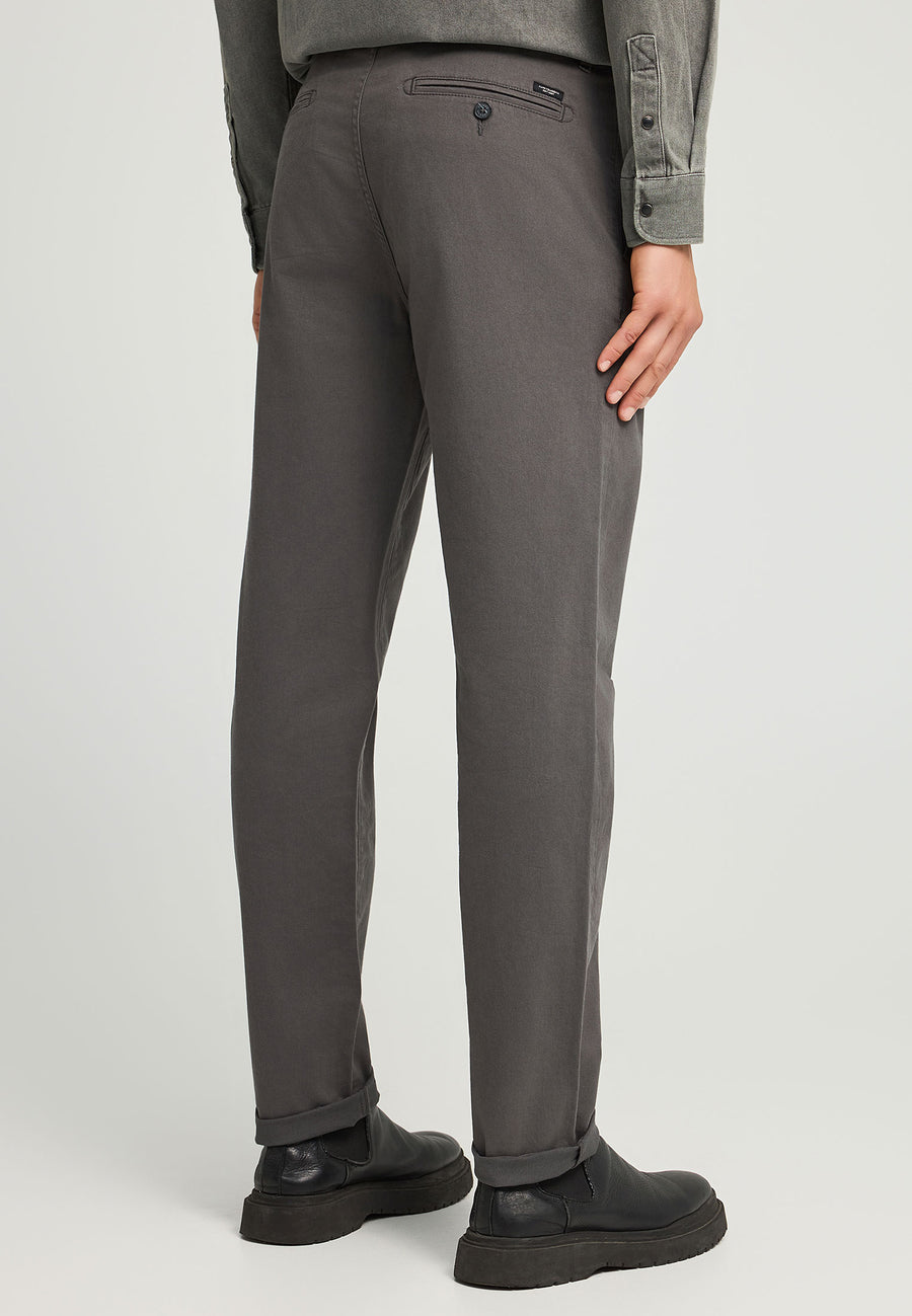 Pantaloni chino pentru bărbați - Esențiale