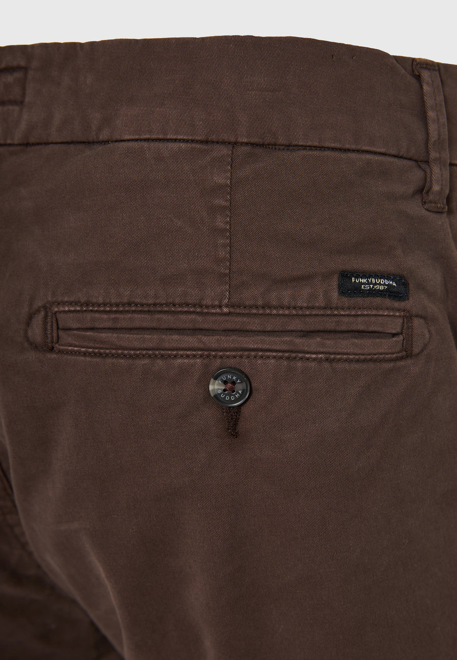 Pantaloni chino pentru bărbați - Esențiale