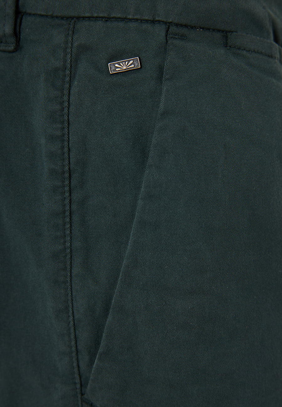 Pantaloni chino pentru bărbați - Esențiale