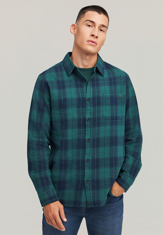 Men's plaid shirt with chest pocket