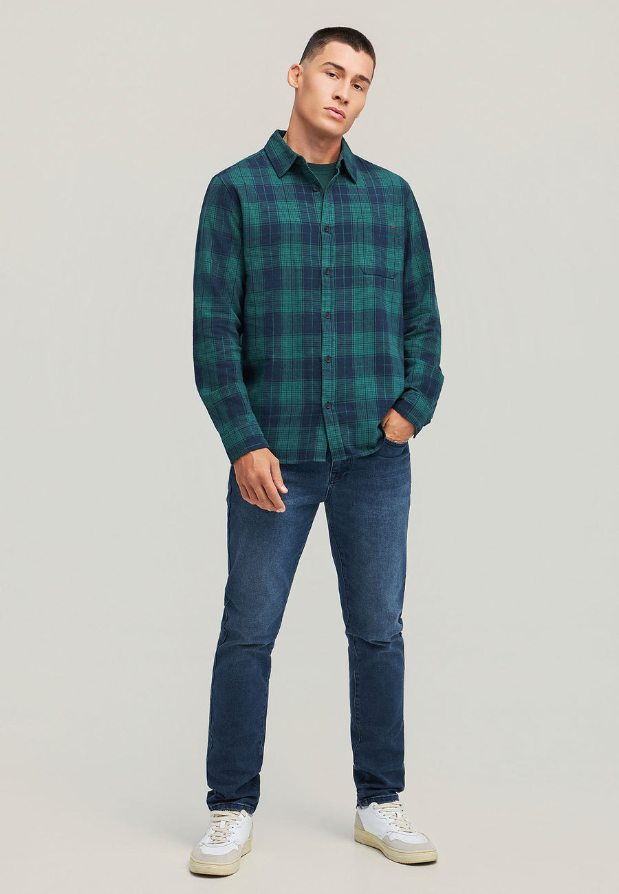 Cămașă bărbătească în carouri cu buzunar la piept