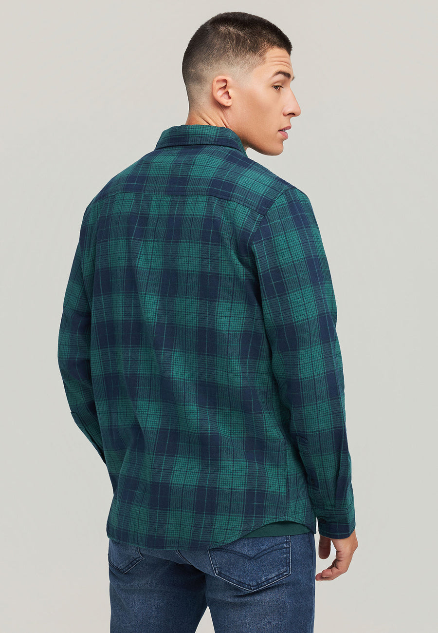 Cămașă bărbătească în carouri cu buzunar la piept