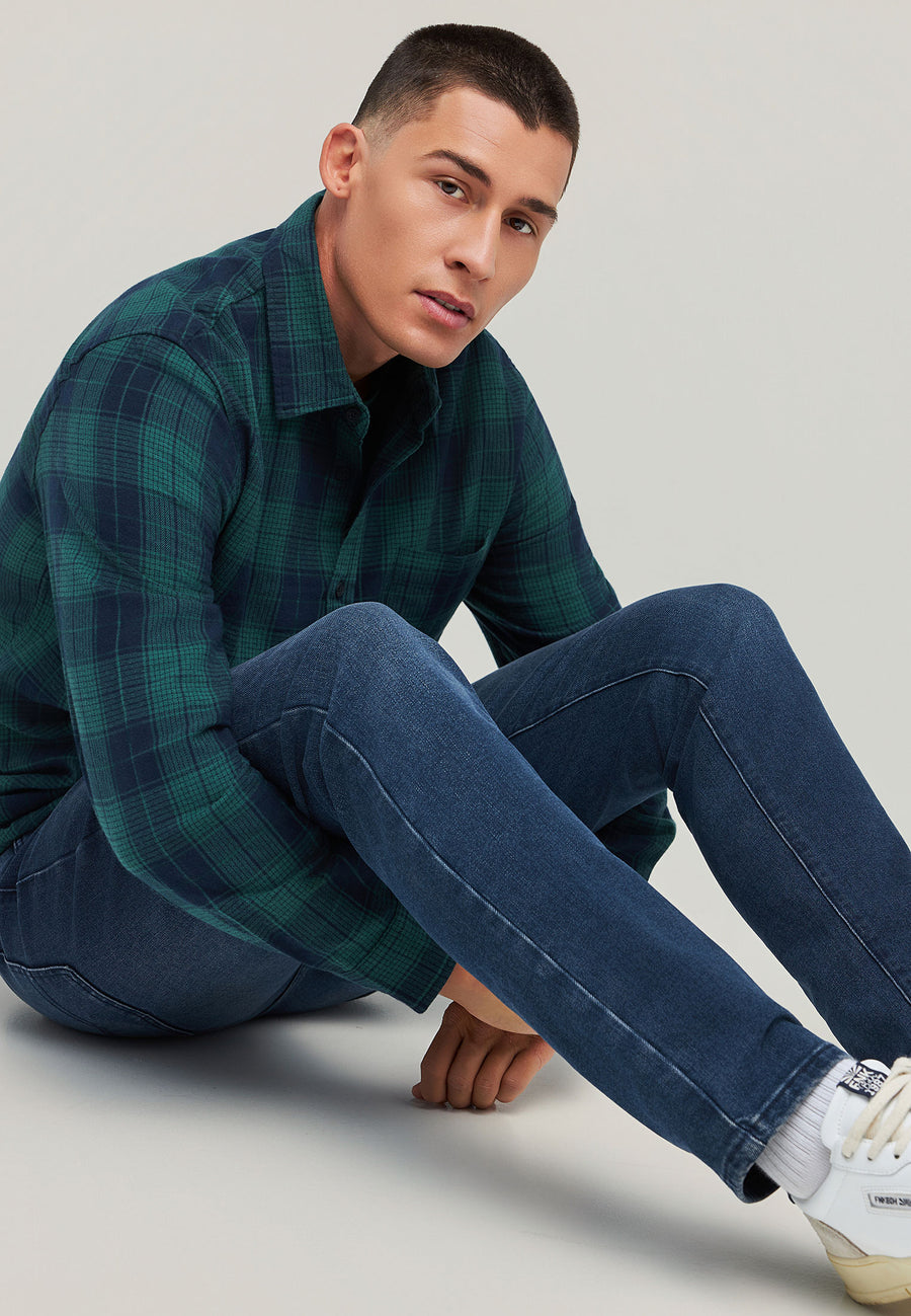 Cămașă bărbătească în carouri cu buzunar la piept