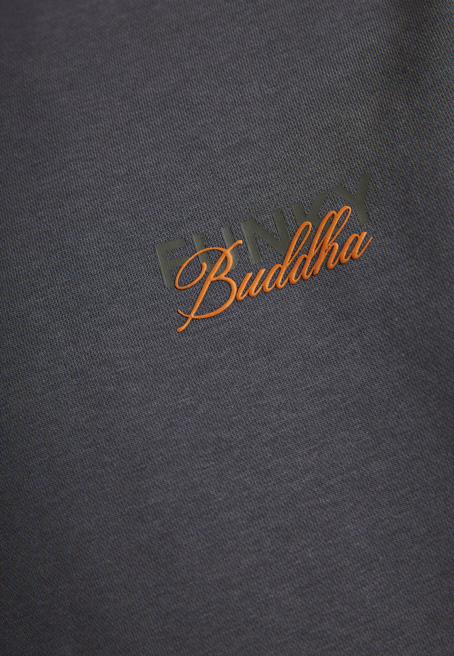 Hanorac cu imprimeu subtil pe piept