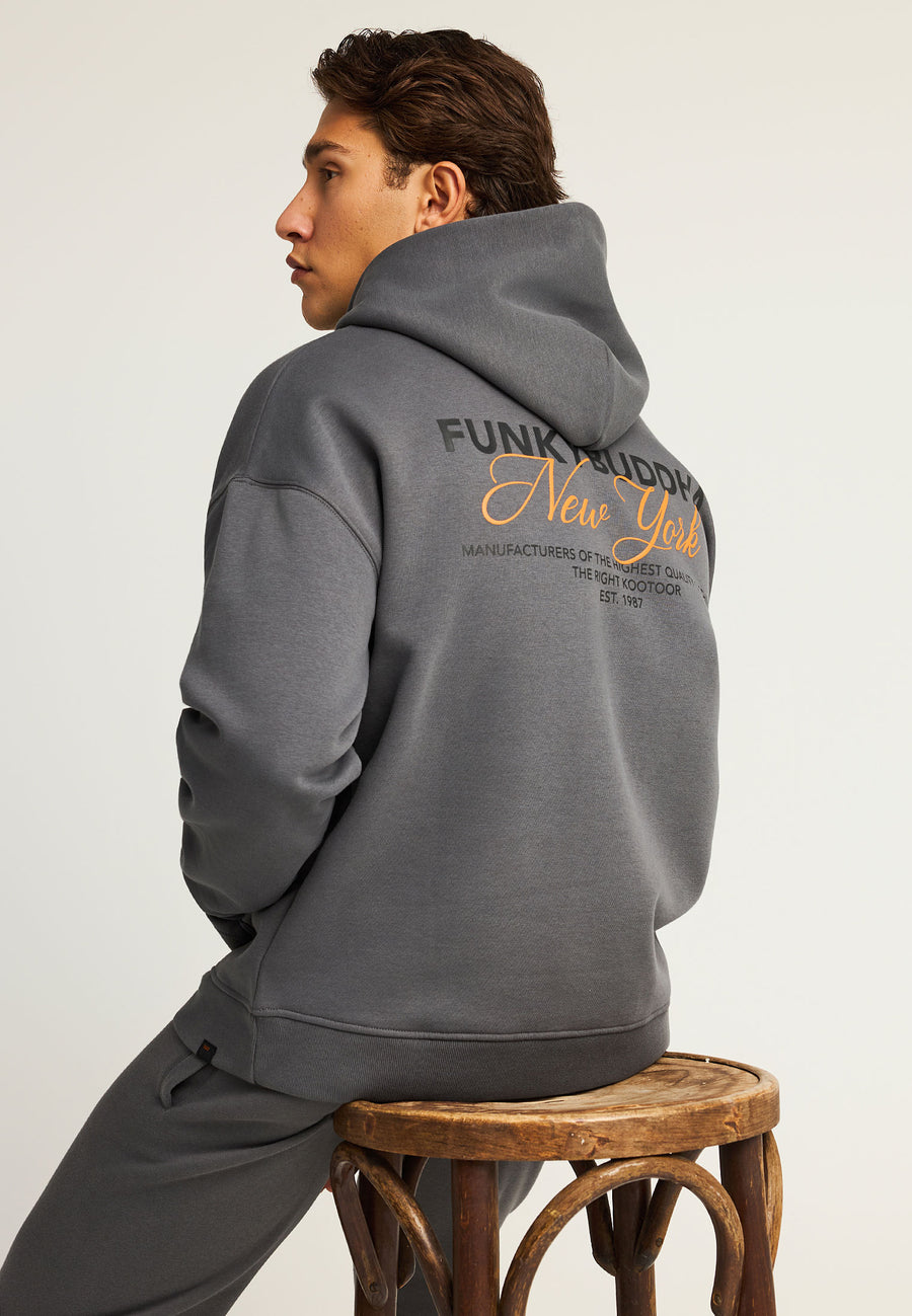 Hanorac cu imprimeu subtil pe piept