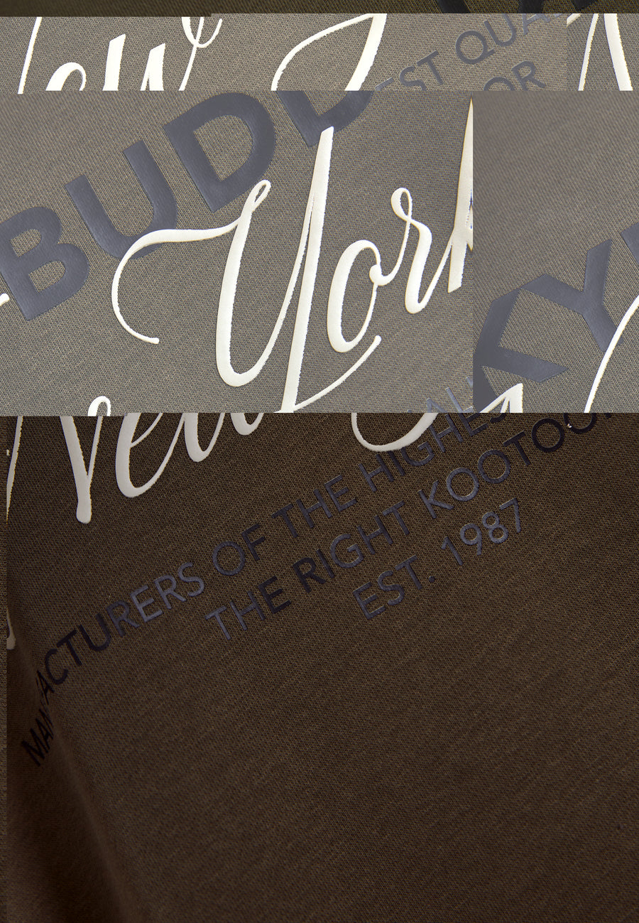 Hanorac cu imprimeu subtil pe piept