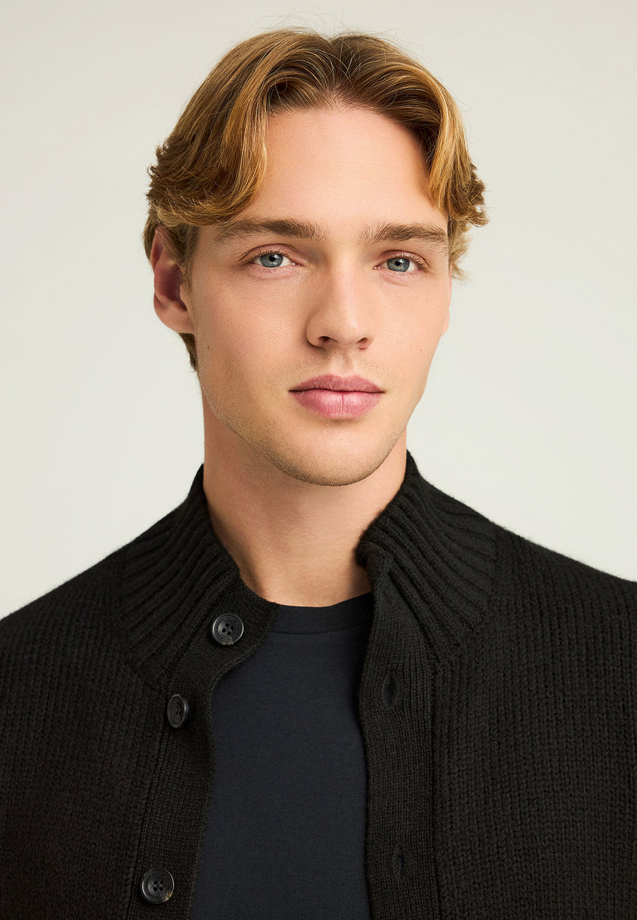 Cardigan tricotat bărbătesc cu guler înalt