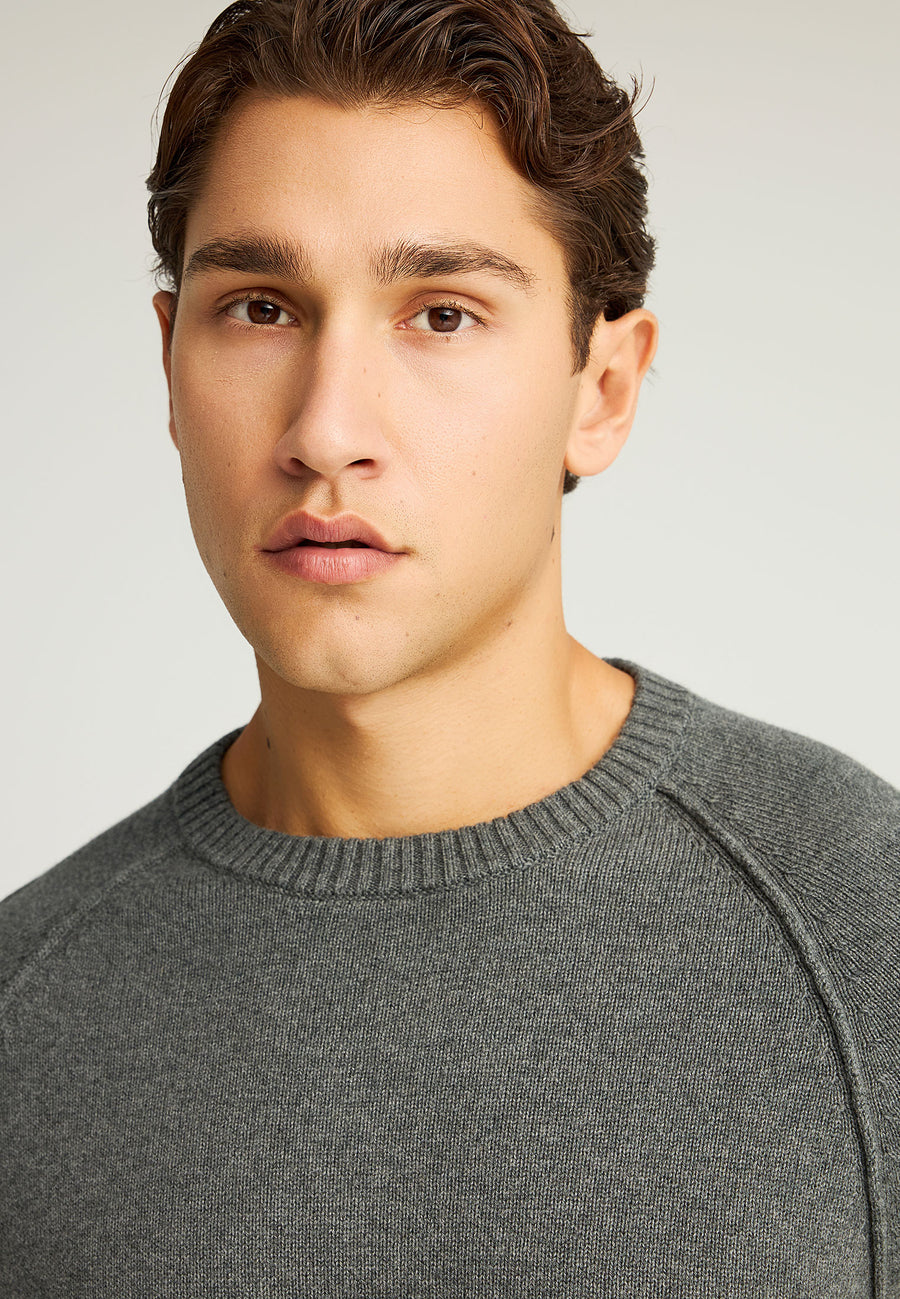 Pulover bărbătesc cu guler rotund