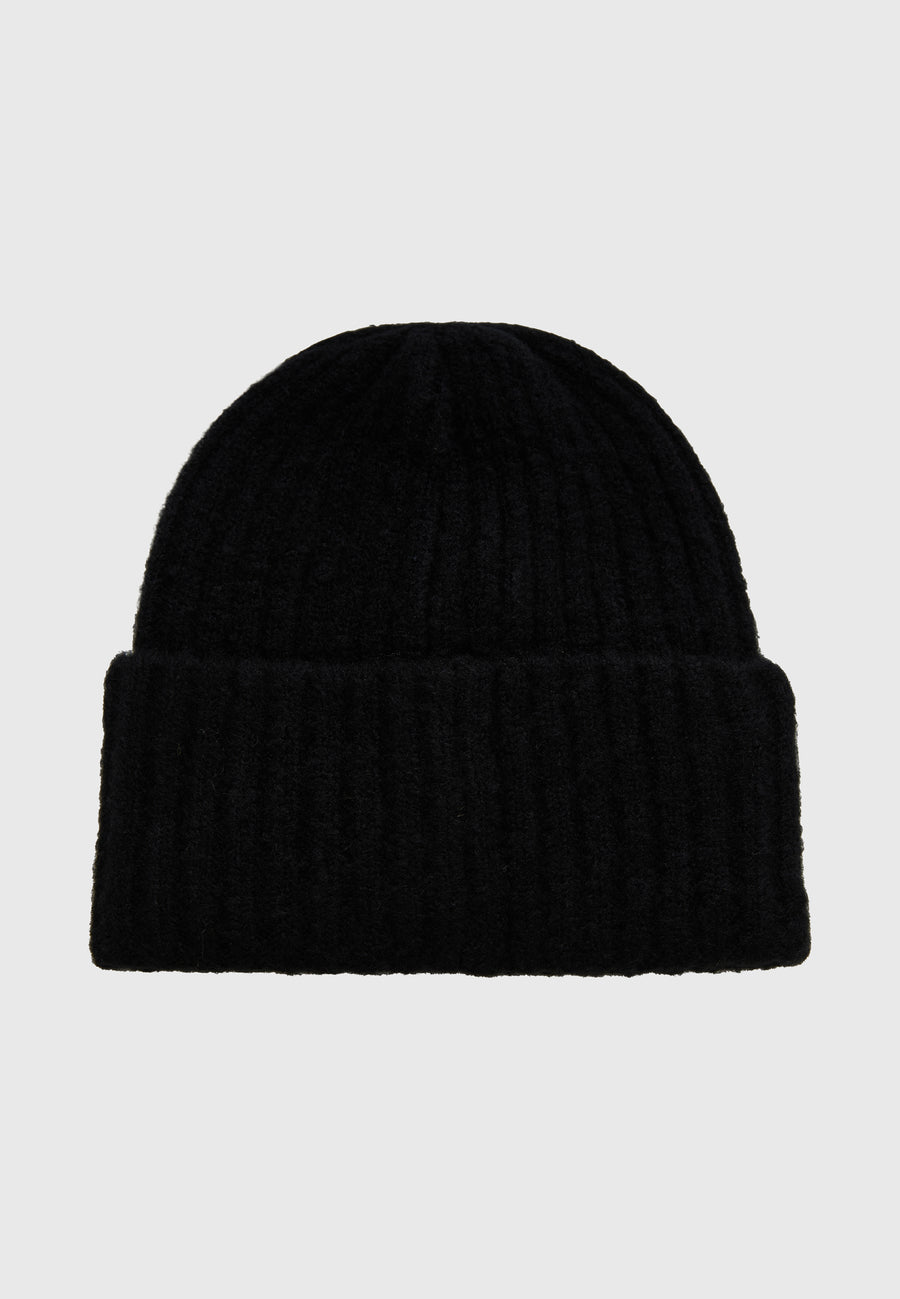 Căciulă bărbătească tricotată cu împletitură