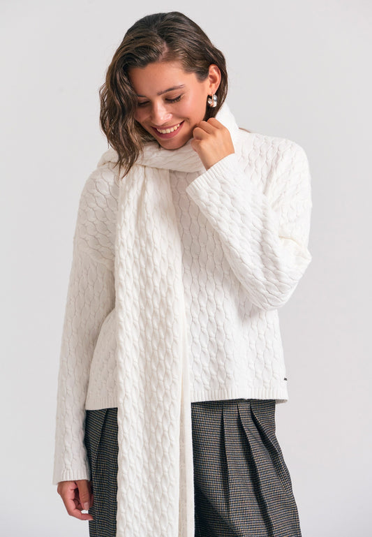 Pulover tricotat în relief cu eșarfă
