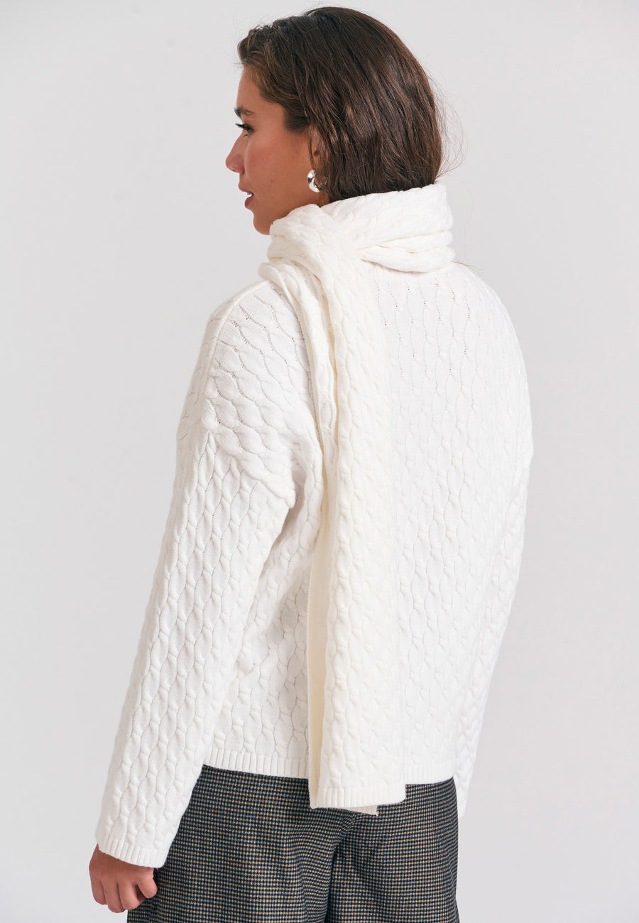 Pulover tricotat în relief cu eșarfă