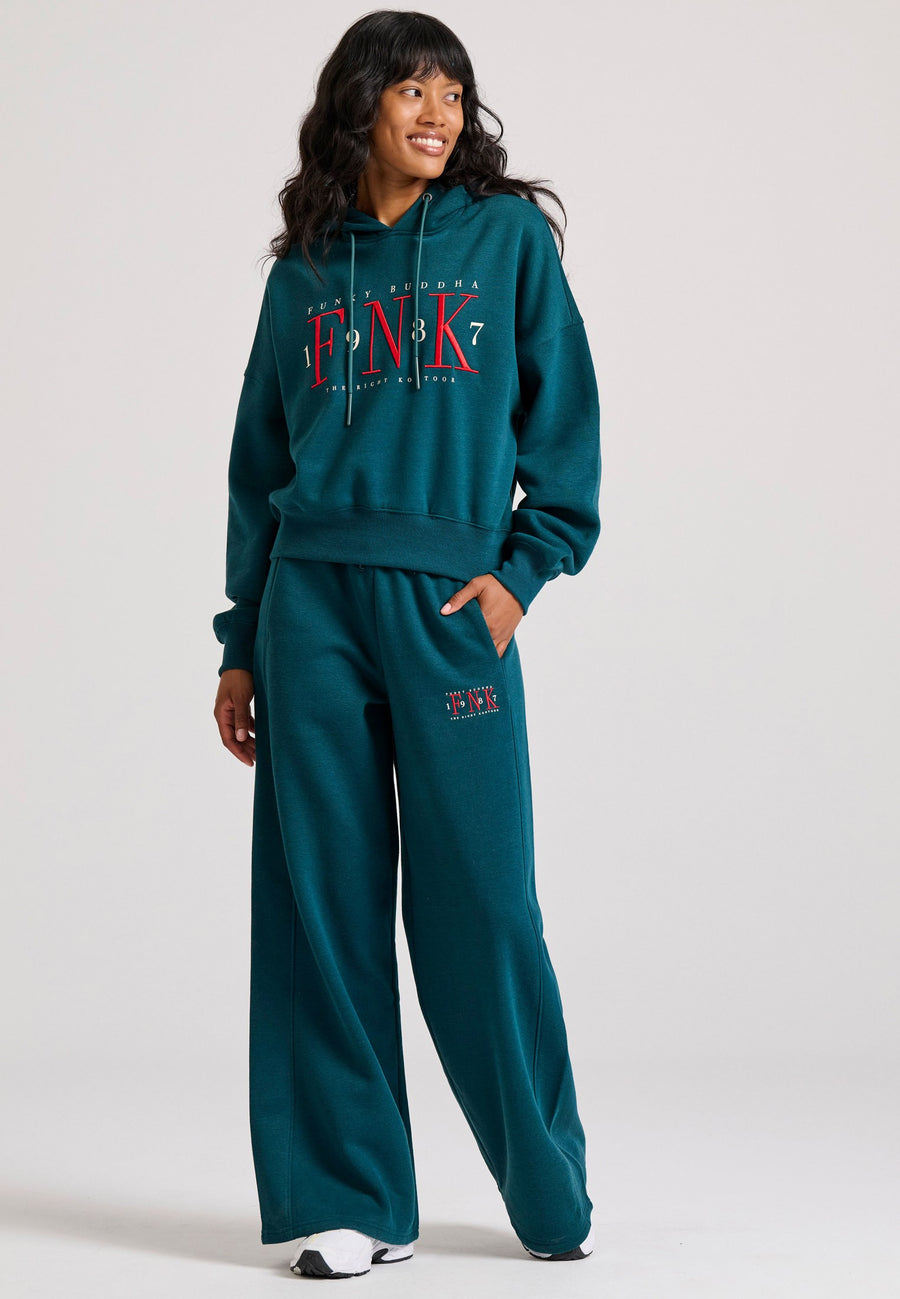 Hanorac cu croială lejeră, cu broderie pe piept