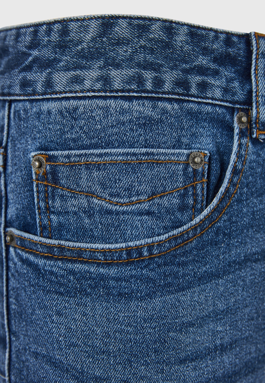 Blugi slim fit cu croială conică