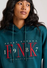 Hanorac cu croială lejeră, cu broderie pe piept