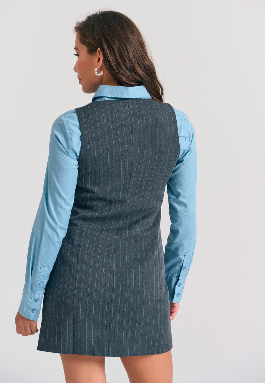 Rochie fără mâneci cu nasturi