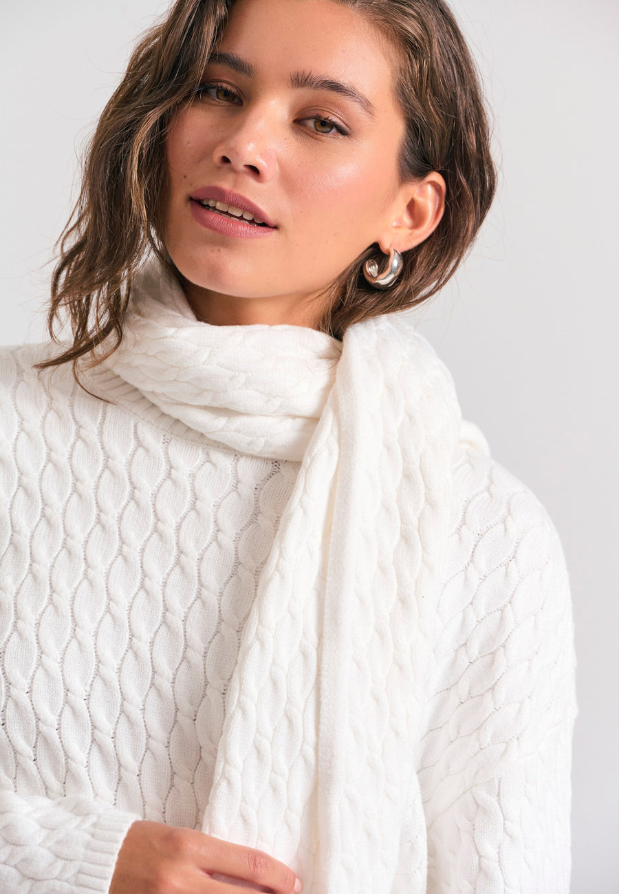 Pulover tricotat în relief cu eșarfă