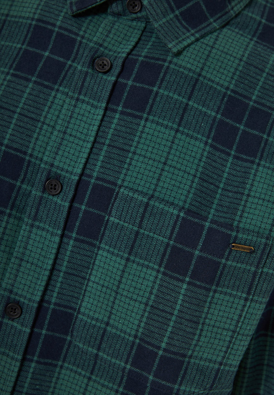 Cămașă bărbătească în carouri cu buzunar la piept