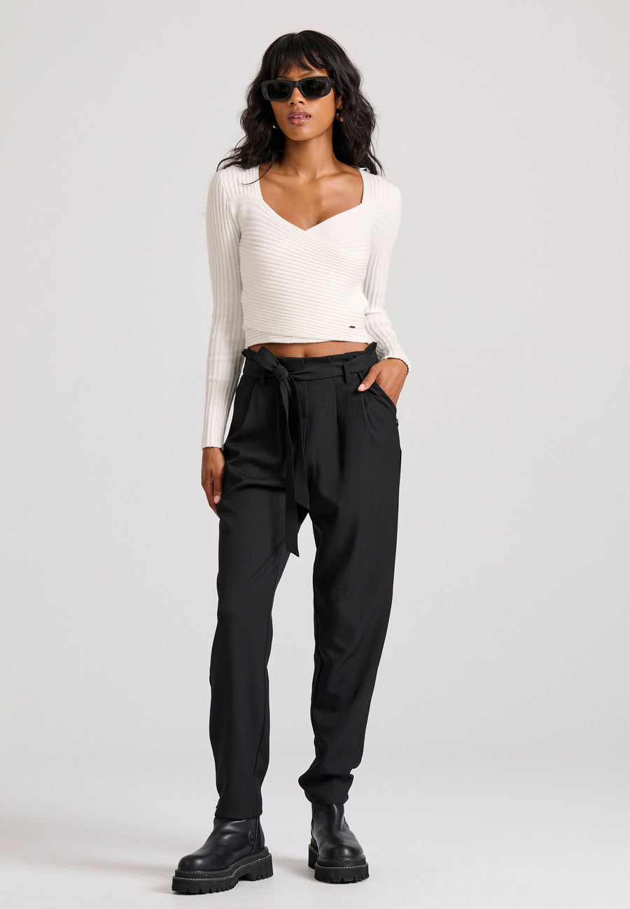 Pantaloni casual pentru femei cu pliuri