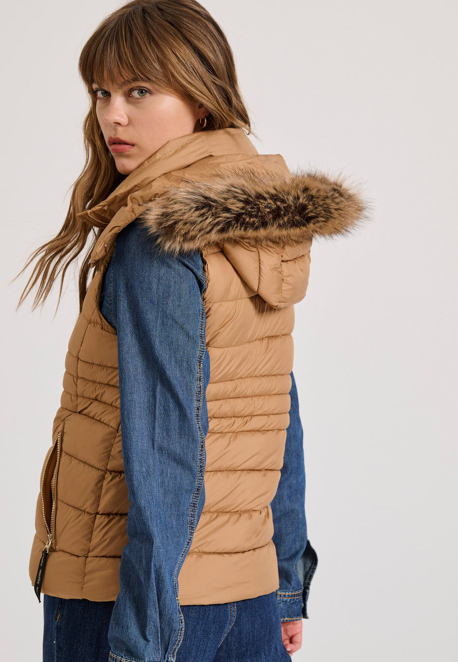 Jachetă matlasată tip puffer cu blană detașabilă