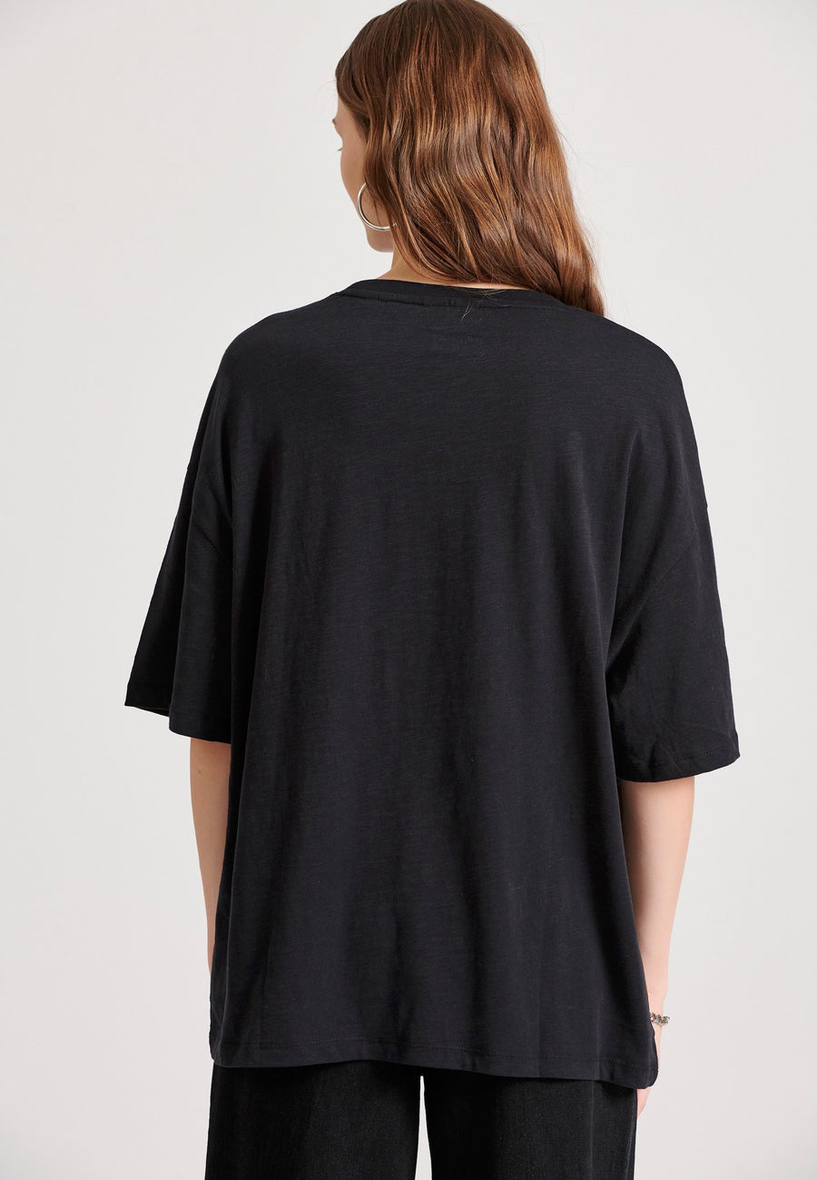 Tricou lejer cu imprimeu cu rame pe piept