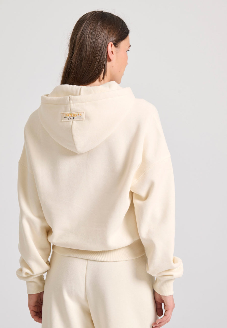 Hanorac cu croială lejeră, cu broderie pe piept