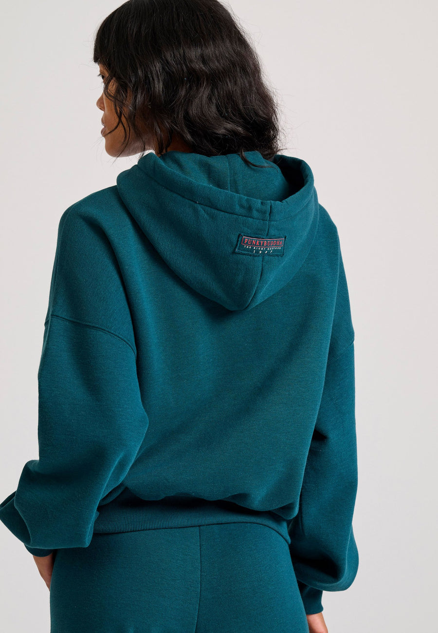 Hanorac cu croială lejeră, cu broderie pe piept