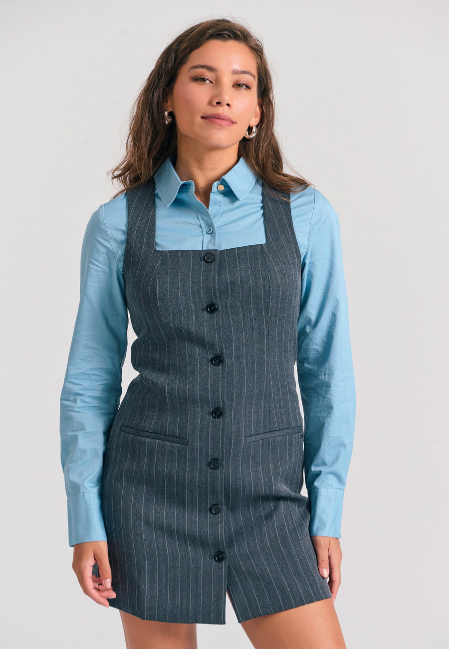 Rochie fără mâneci cu nasturi