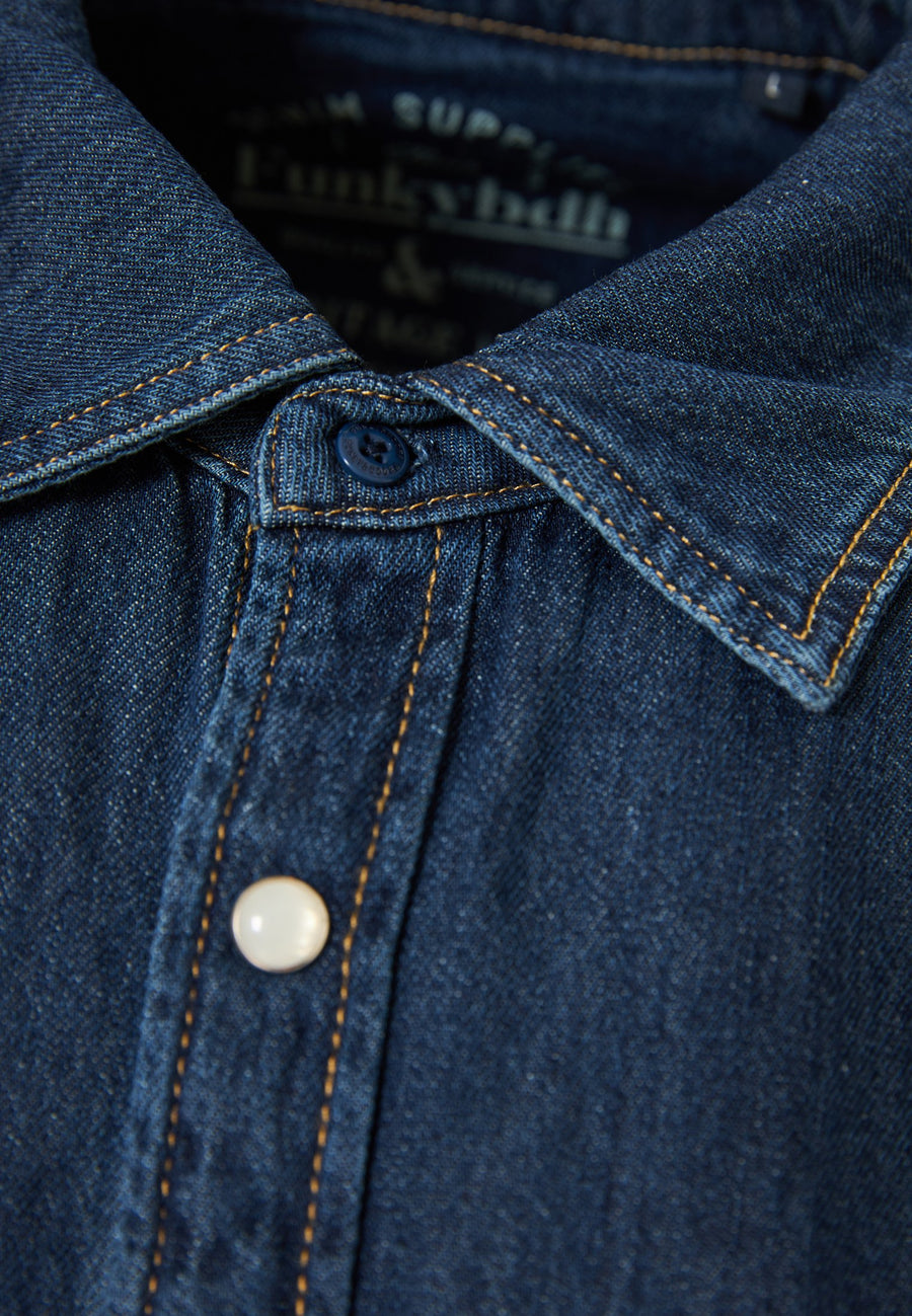 Cămașă bărbătească din denim cu buzunare la piept
