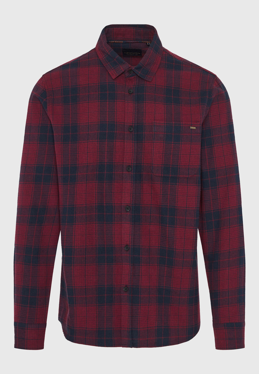 Cămașă bărbătească în carouri cu buzunar la piept