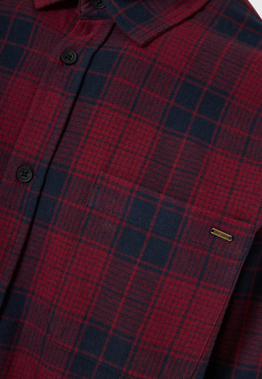 Cămașă bărbătească în carouri cu buzunar la piept