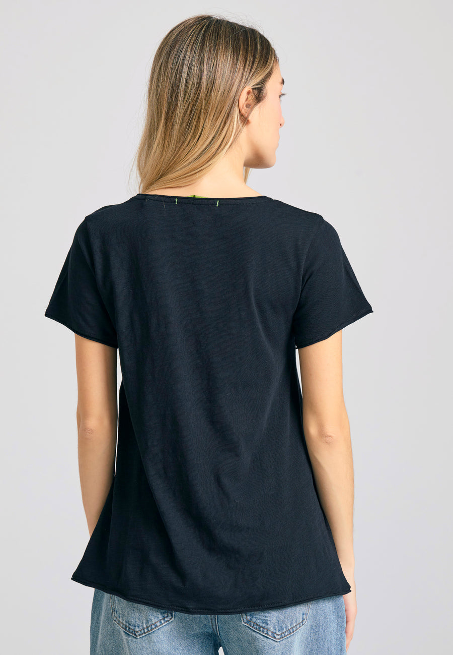 Tricou de damă cu decolteu în V și margini brute - The essentials - Negru