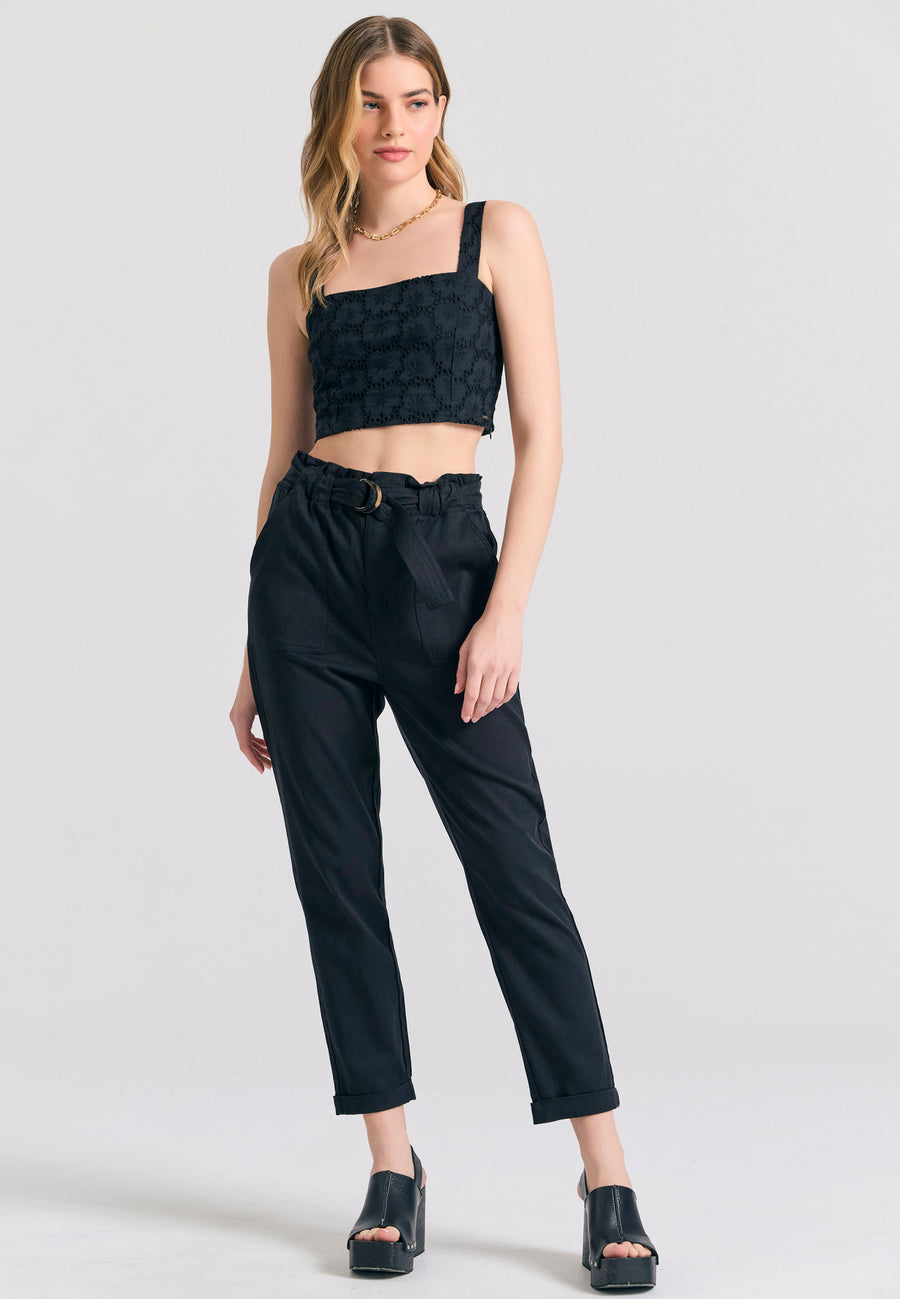 Pantaloni din amestec de lyocell cu curea în talie - Negru