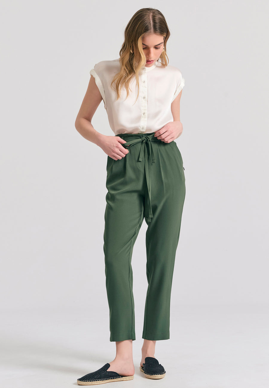 Casual pants with pleats and waist belt - Khaki