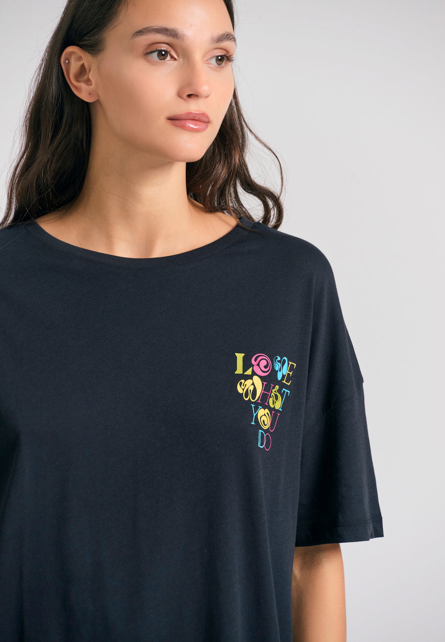 Tricou lejer cu imprimeu artistic pe spate - Negru