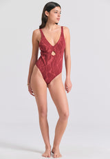 Costum de baie dintr-o singură piesă cu textură în relief și decupaj - Roșu pământ