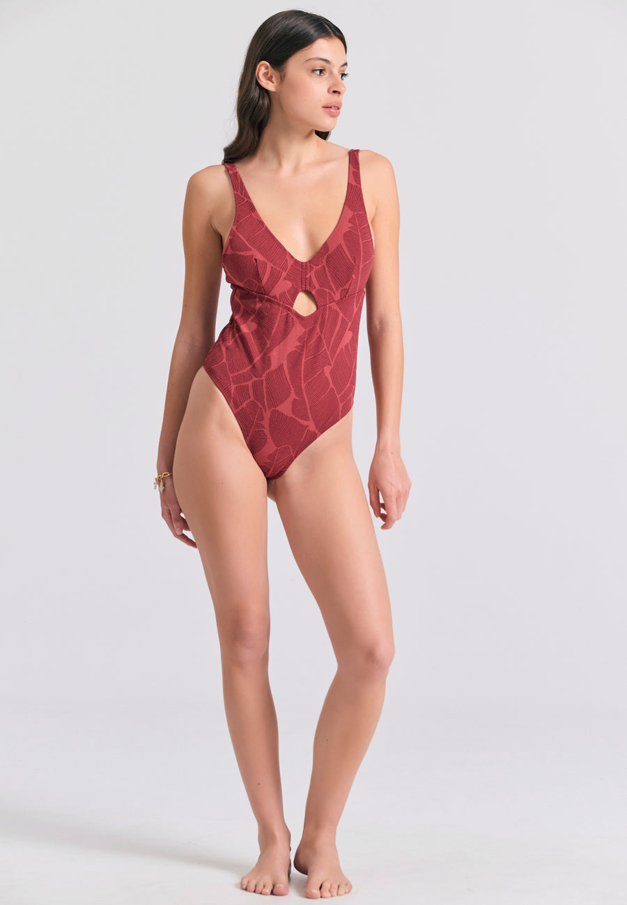 Costum de baie dintr-o singură piesă cu textură în relief și decupaj - Roșu pământ