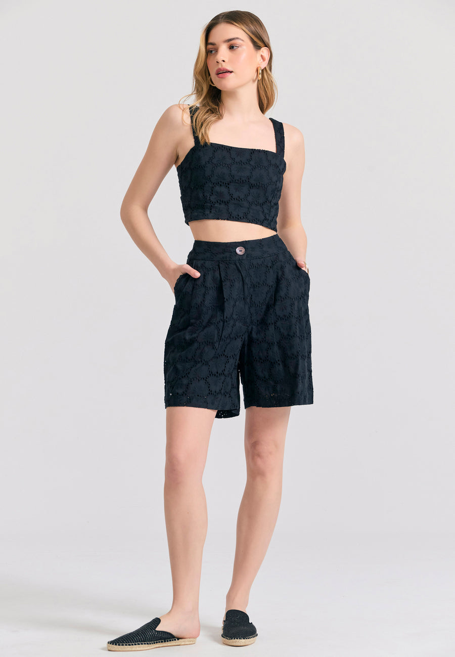 Women's embroidery shorts with pleats - Black