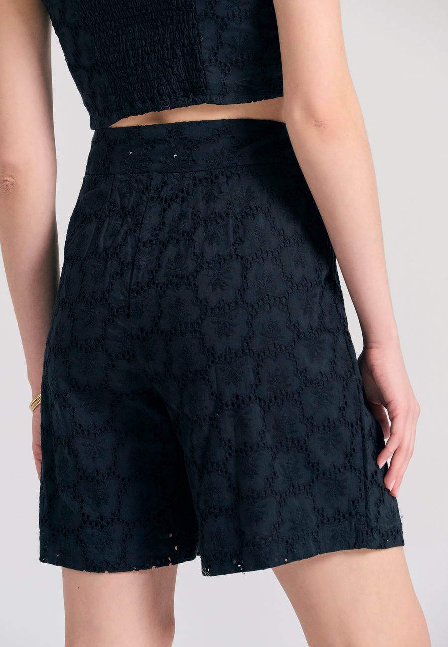 Women's embroidery shorts with pleats - Black