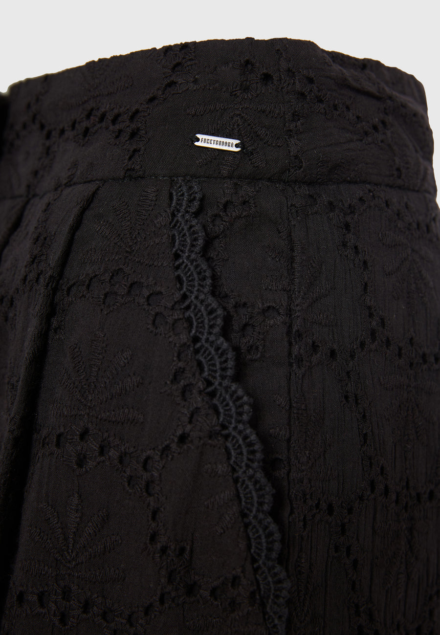 Women's embroidery shorts with pleats - Black
