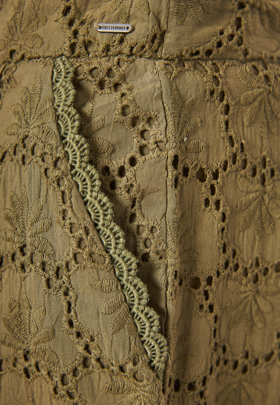 Women's embroidery shorts with pleats - Oregano
