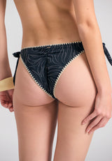 Slip de baie cu imprimeu integral și cusături decorative - Negru