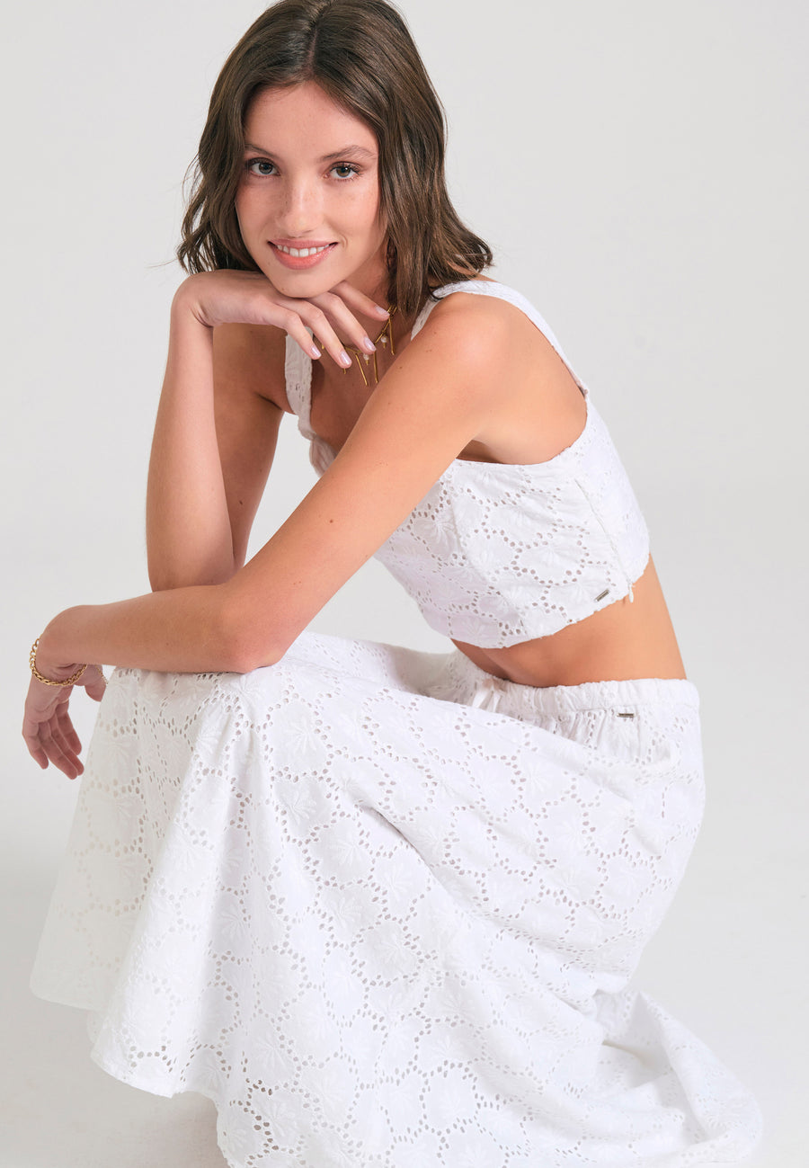 Top scurt cu broderie și model - Alb